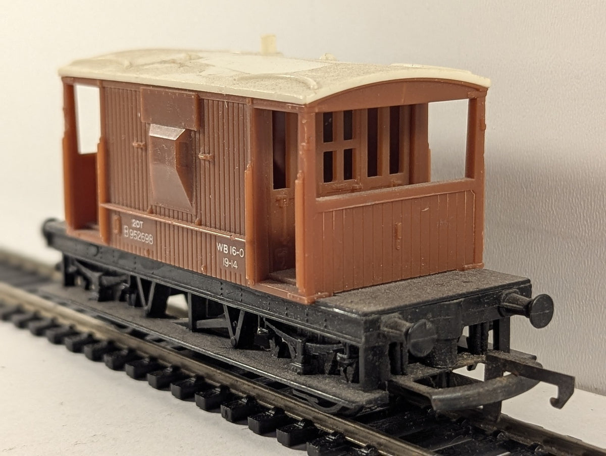Tri-ang OO Gauge BR Standard 20 Ton Brake Van B952698 BR Bauxite R16