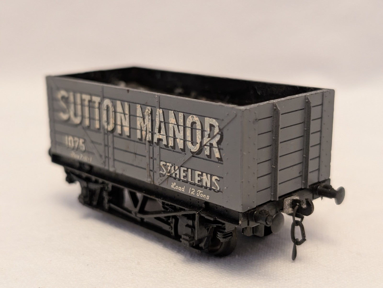 Trix OO Gauge 7-Plank Open Wagon Goods Wagon 1075 Sutton Manor
