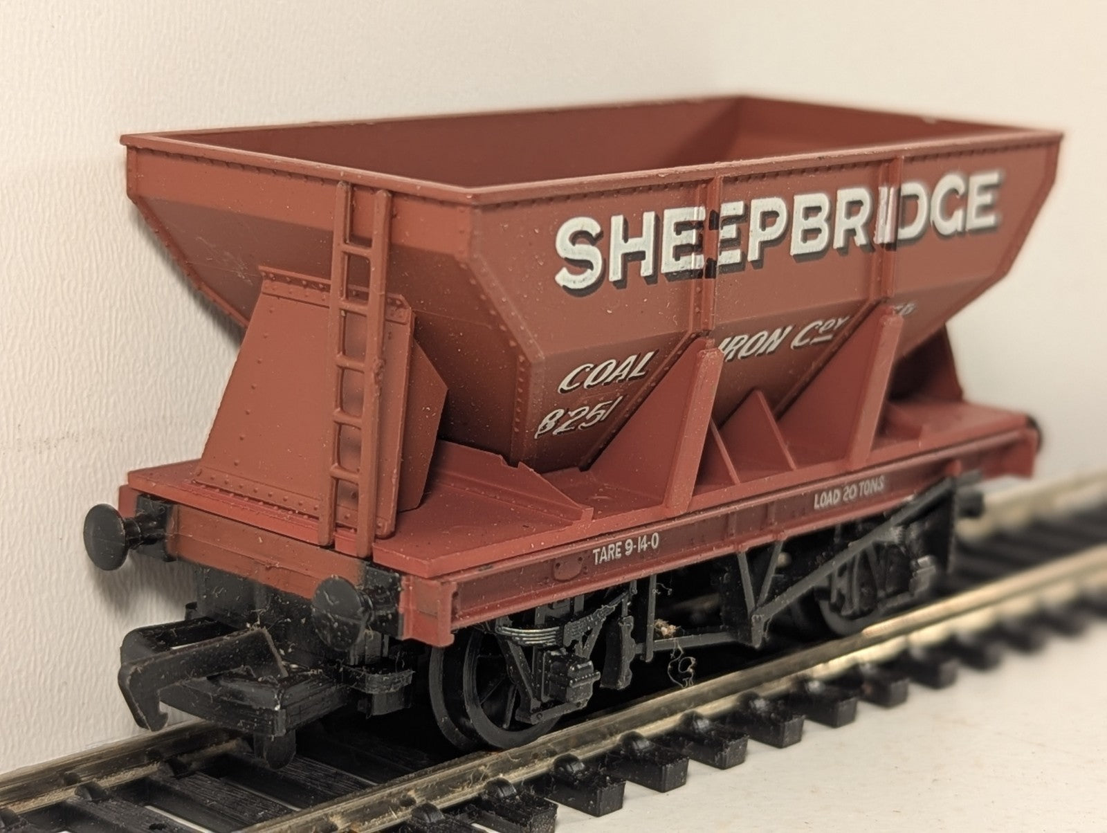 Mainline OO Gauge 20 Ton Steel Hopper Wagon Goods Wagon 8251