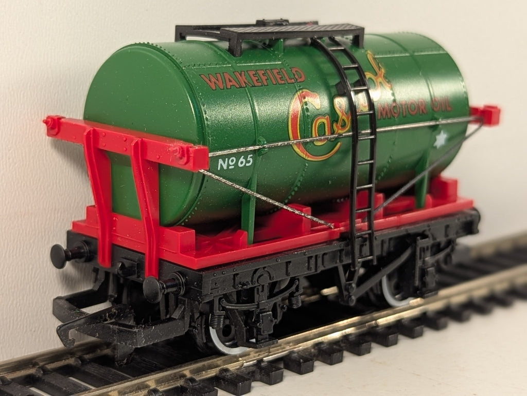 Hornby OO Gauge Castrol Tank Wagon No 65 Wakefield Castrol R.127