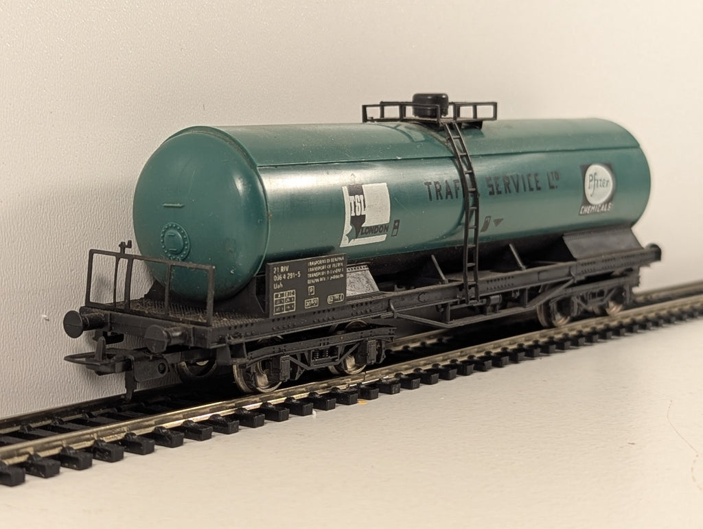 Lima 2911 OO/HO Gauge Traffic Services Ltd / Pfizer Chemicals Bogie Tank Wagon