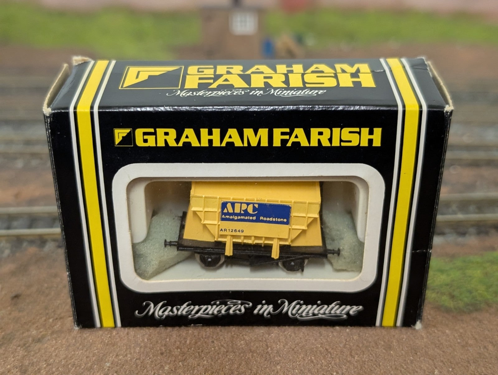 Graham Farish 3512 N Gauge CPV Presflo Bulk Powder Wagon "Blue Circle"