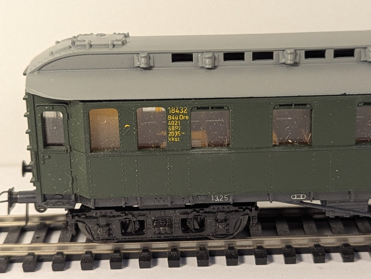 VEB Modellbahnwagen Dresden 426/935 HO Gauge D-Zug Oberlicht Coach