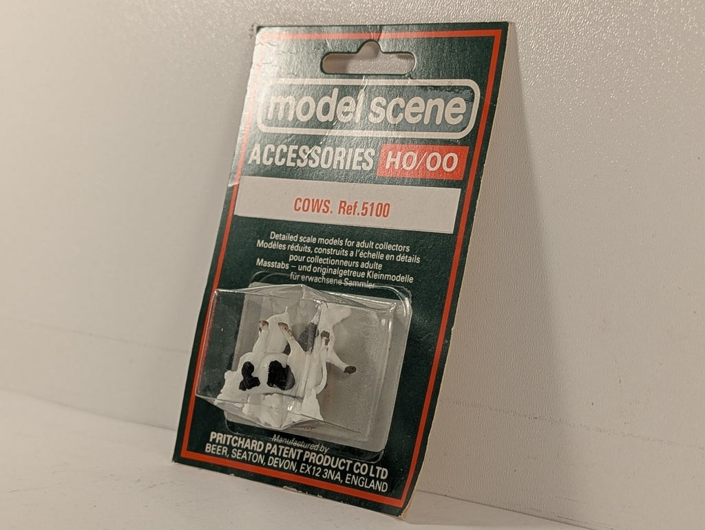 Model Scene HO/OO Cows Scenic Accessories Friesian 5100