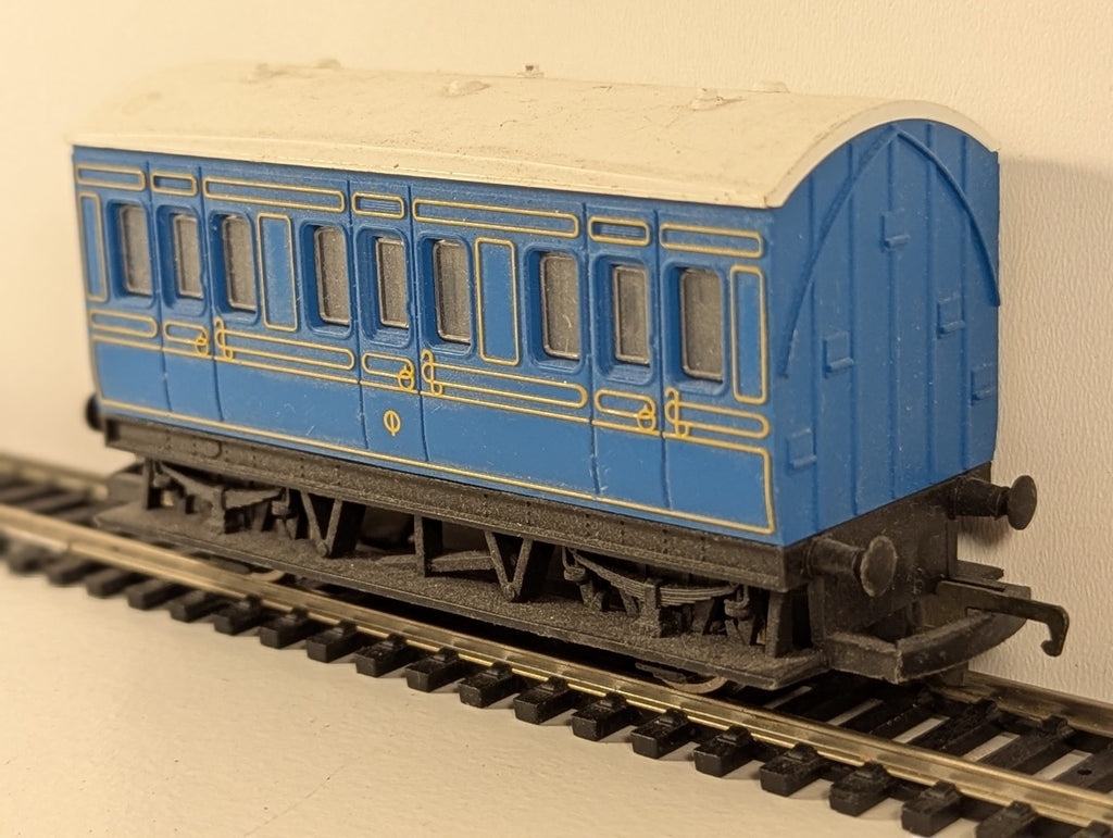 Hornby OO Gauge 4-Wheel Passenger Coach – Caledonian Railways Blue