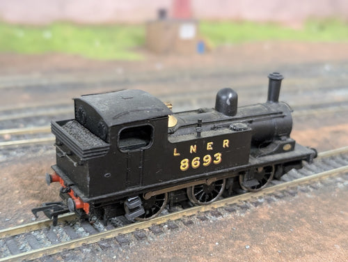 Bachmann 31-057 OO Gauge LNER J72 Class 0-6-0T 8693
