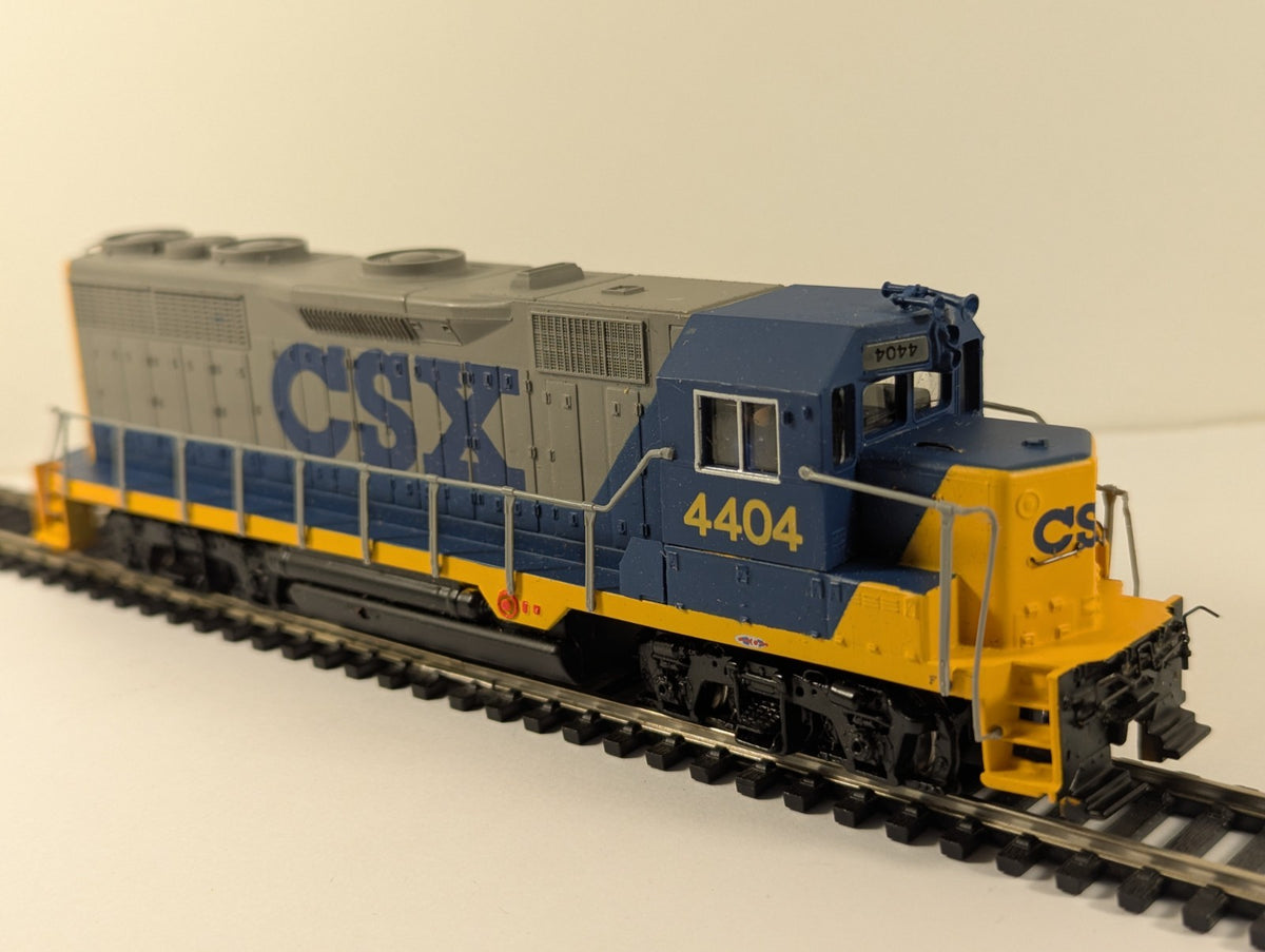 Bachmann Plus OO Gauge CSX EMD GP35 Diesel – Missing Couplers Noisy
