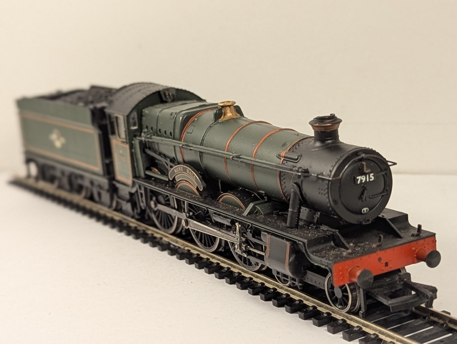 Bachmann OO Gauge Modified Hall Class 7915 'Mere Hall' Steam Loco
