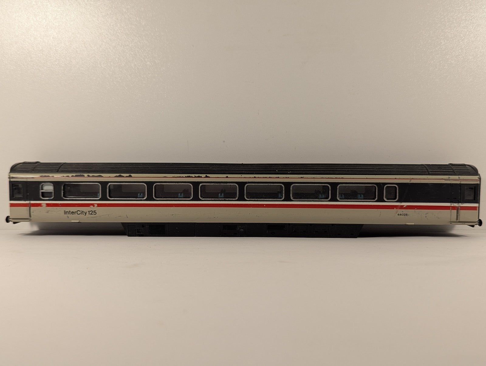 Hornby OO Gauge BR Mk3 TGS Coach Passenger Coach 44028 BR InterCity Executive