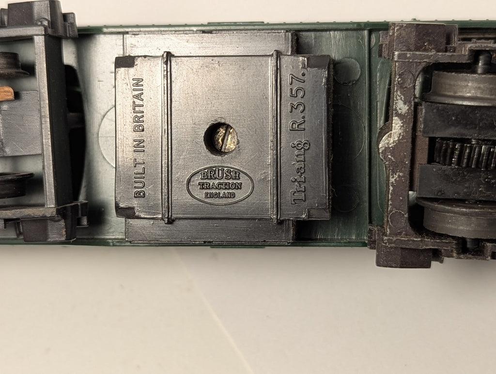 Tri-ang OO Gauge BR Class 31 Brush Type 2 Diesel Locomotive D5572 BR Green R.357