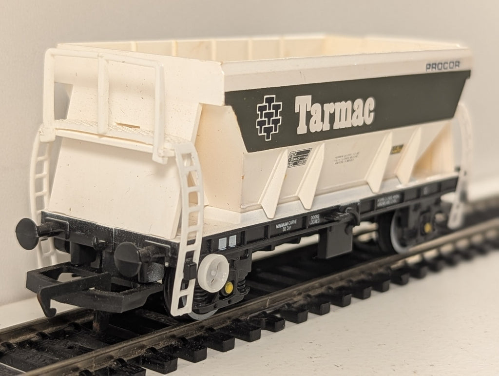 Hornby OO Gauge PGA Hopper Wagon Goods Wagon TAMC 14865 Tarmac R014