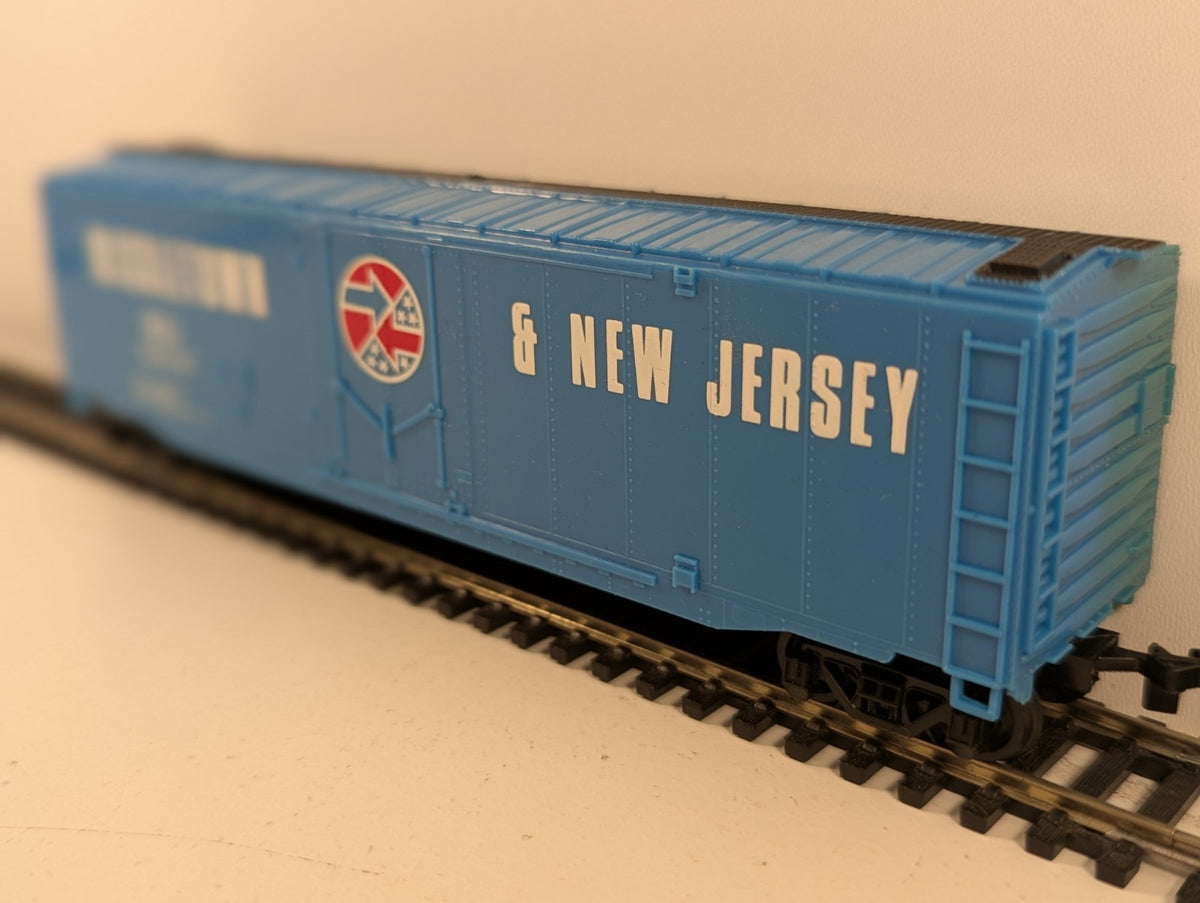 Bachmann HO Gauge Middletown & New Jersey Plug Door Boxcar 120747