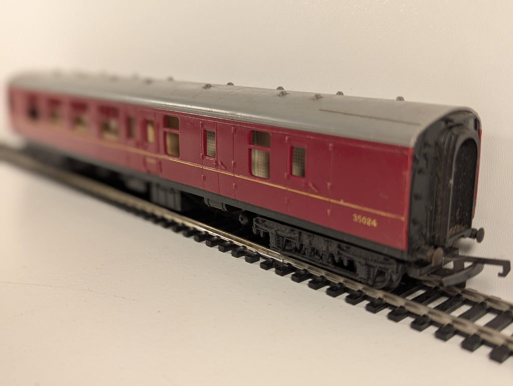 Hornby BR Mark 1 Full Brake model railway coach in maroon livery