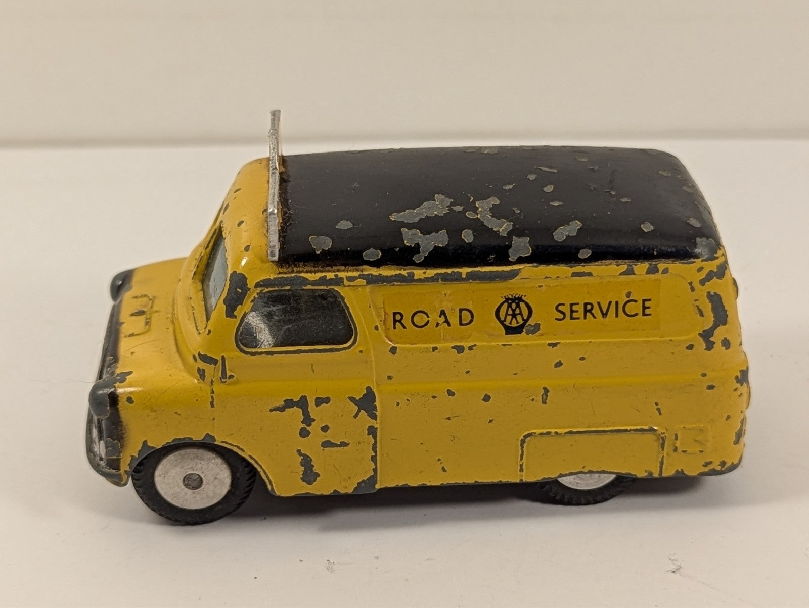 Corgi Toys 408 Bedford AA Road Service Van 1:43 Scale