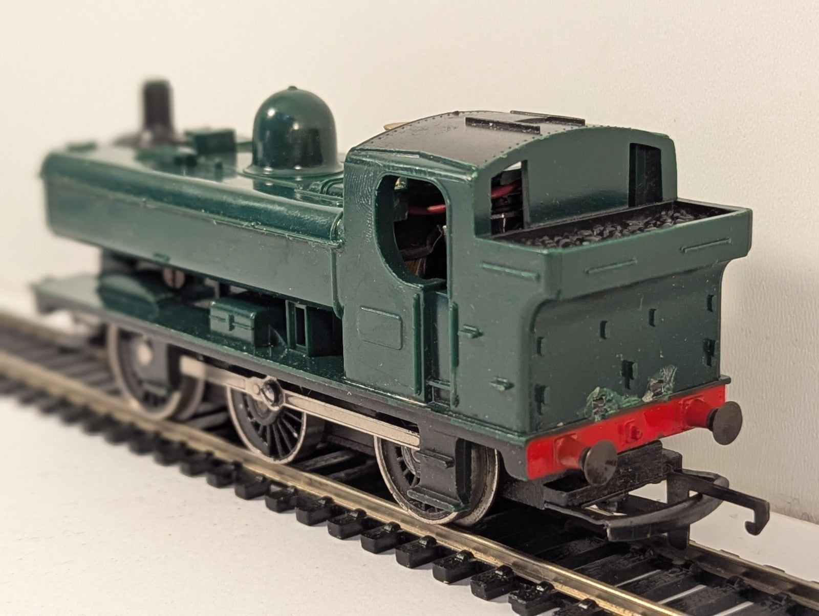 Hornby R041 OO Gauge GWR Green 0-6-0 Pannier Tank Repainted