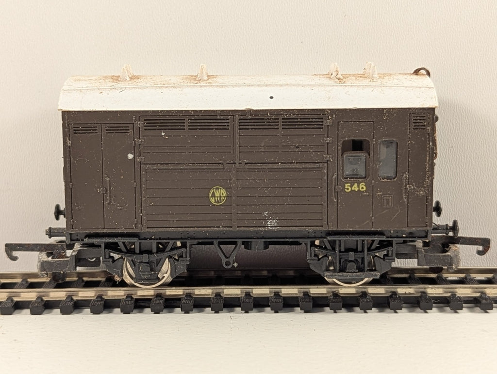 Lima 305625 OO Gauge GWR Horse Box No. 546 – GW Brown