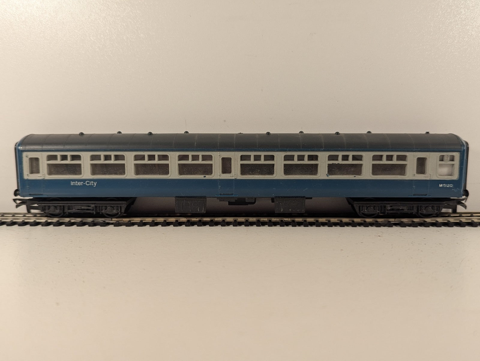 Hornby OO Gauge BR Mk1 Composite Coach Passenger Coach M5120 BR Blue