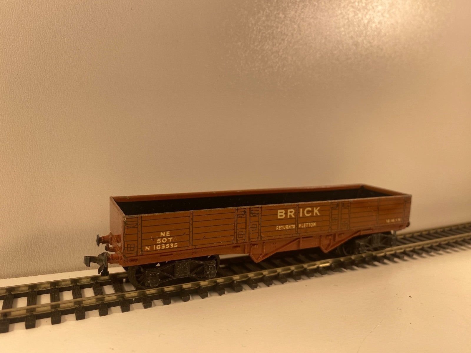 Hornby Dublo 50-Ton Bogie Brick Wagon – OO Gauge