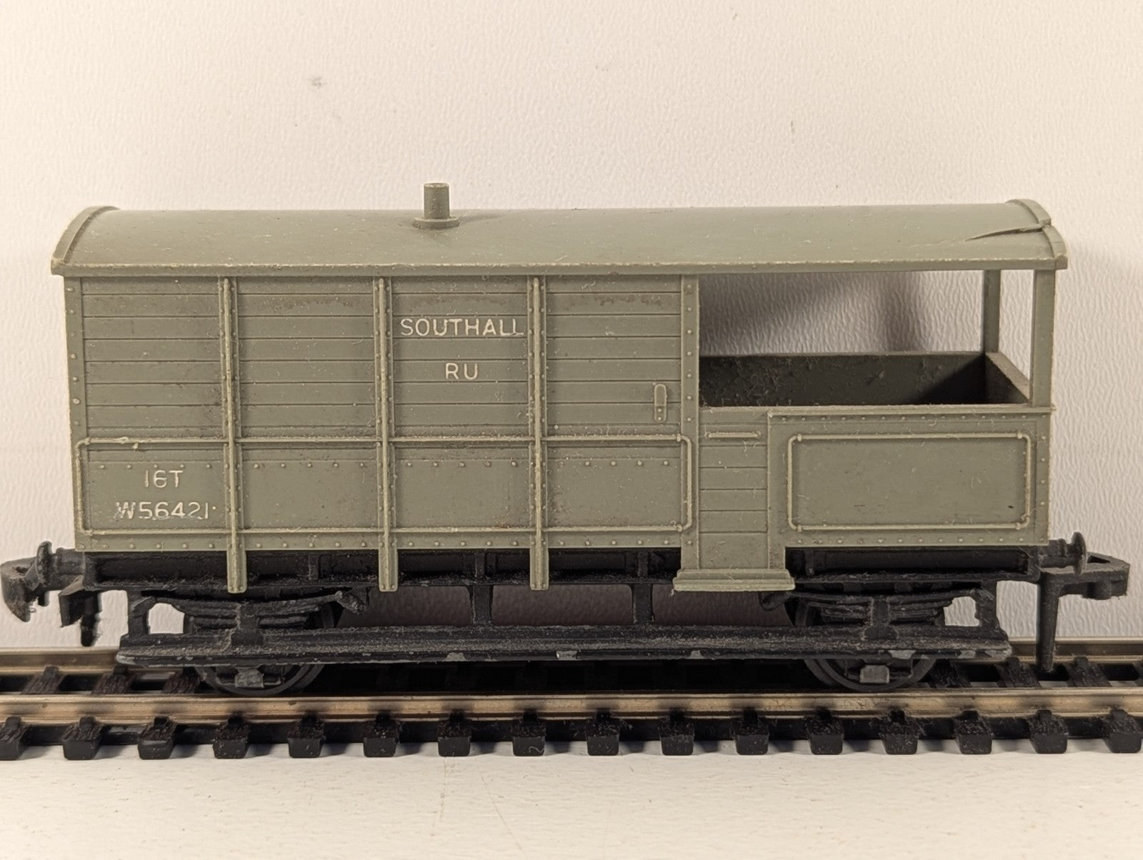 Hornby Dublo 4312 Southall RU 16 Ton Goods Brake Van OO Gauge