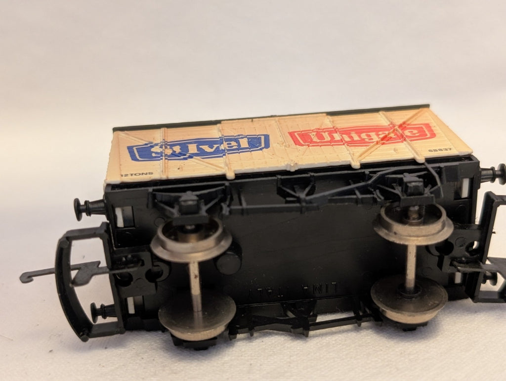 Lima OO Gauge St Ivel / Unigate 12 Ton Box Van Goods Wagon 68837