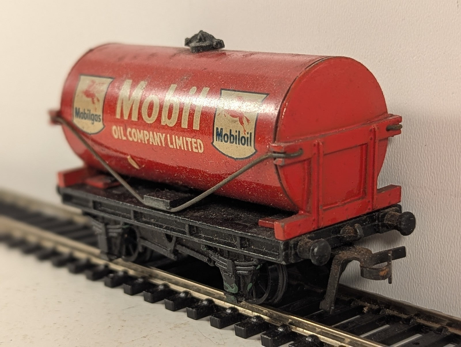 Hornby Dublo OO Gauge Mobil Tank Wagon Wagons Mobil Red 32080