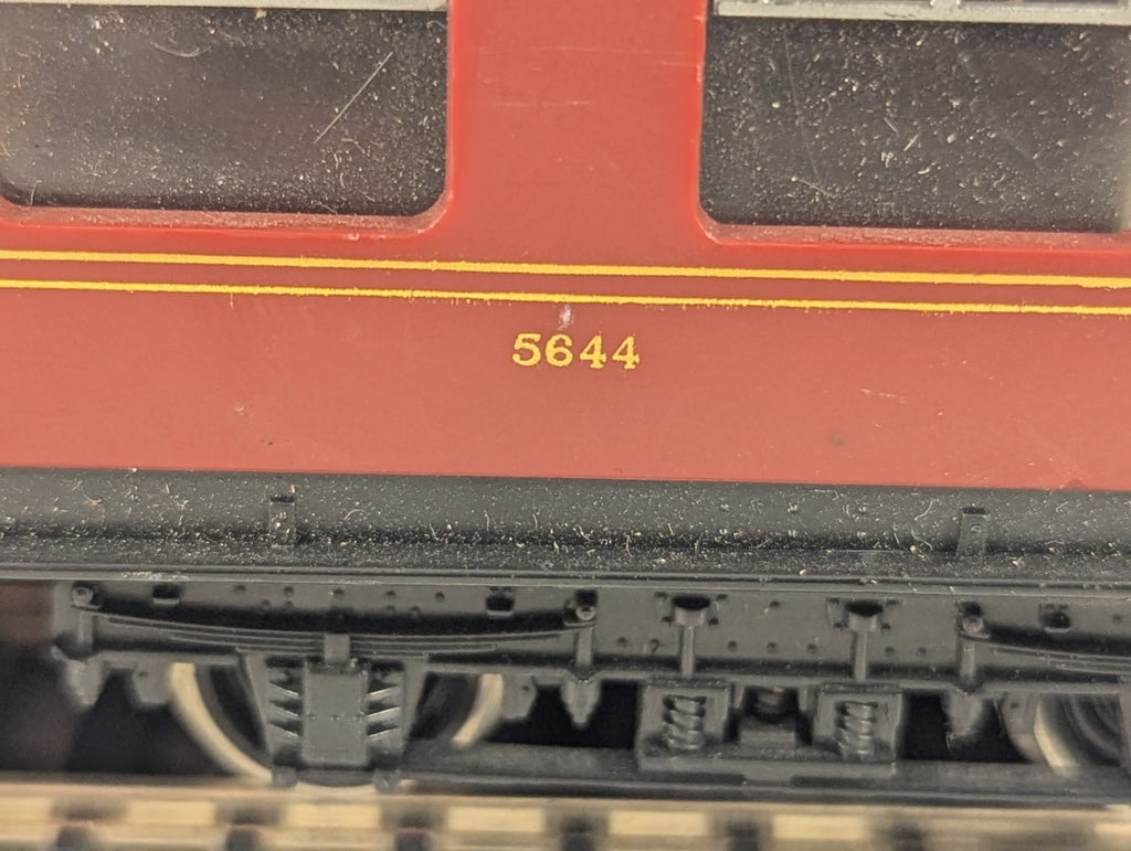 Hornby OO Gauge LMS Stanier Brake Third Coach Passenger Coach 5644