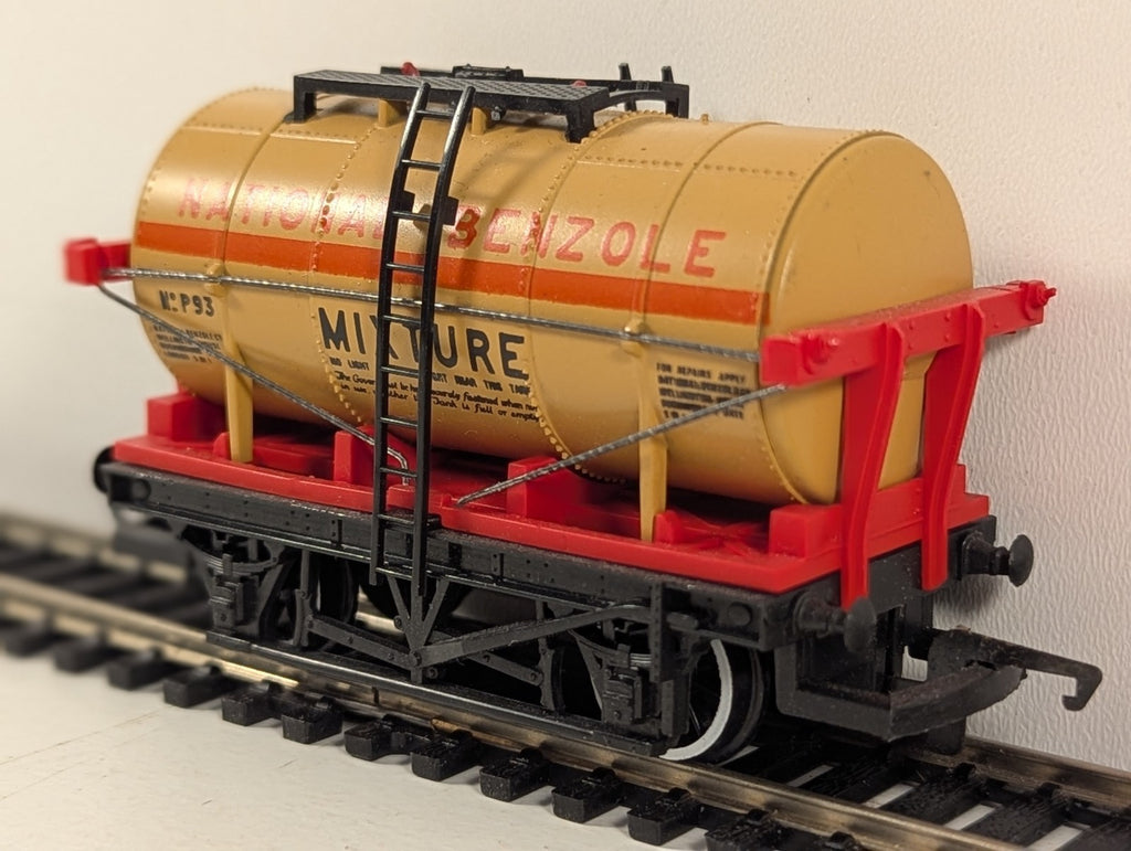 Hornby R239 OO Gauge Orange National Benzole Tank Wagon