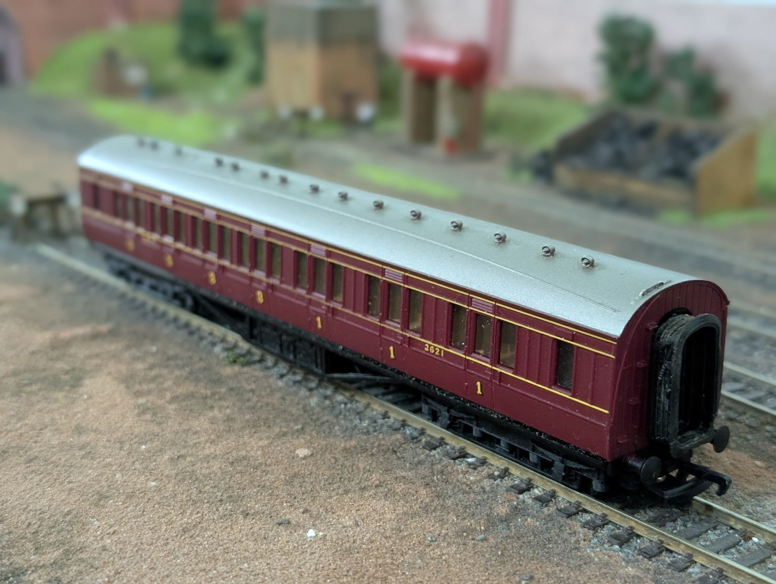 Replica Railways 12201 OO Gauge LMS 57' Composite Coach No. 3621