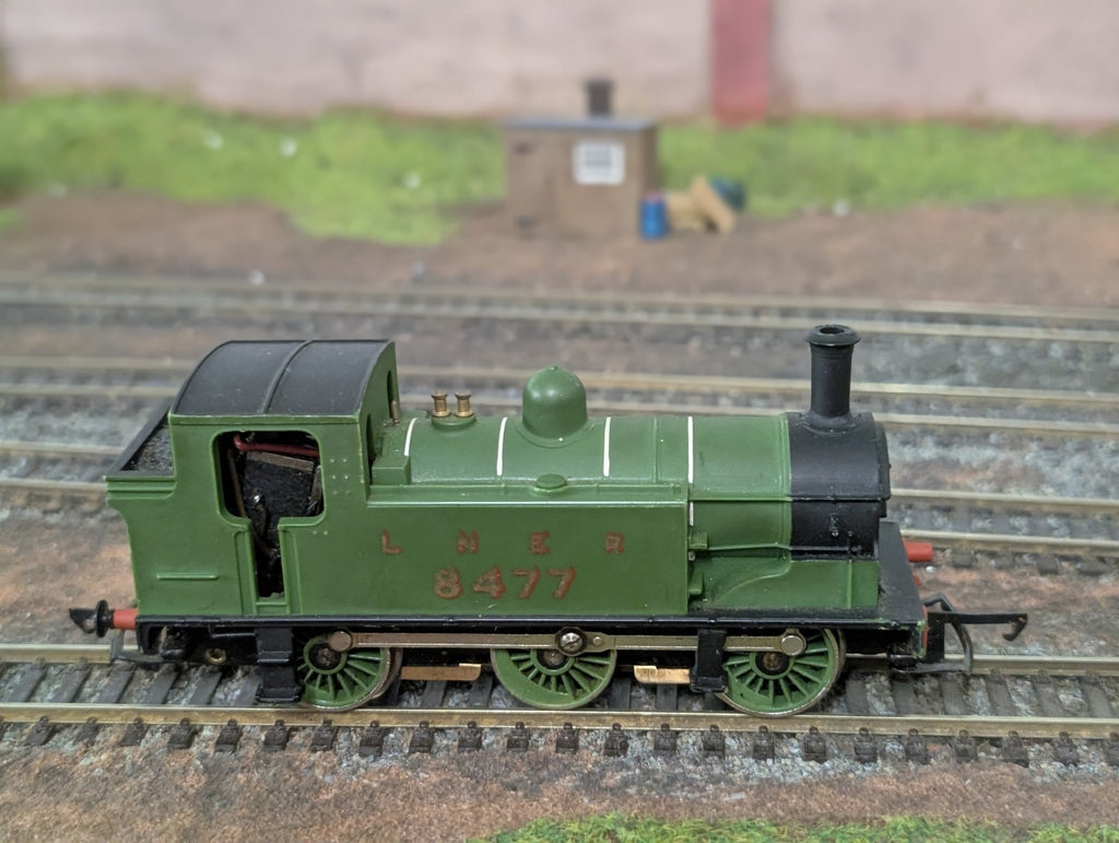 Hornby R252 OO Gauge LNER Matt Green Class J83 8477