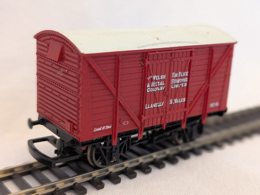 Hornby OO Gauge The Welsh & Metal Company Ventilated Van Goods Wagon