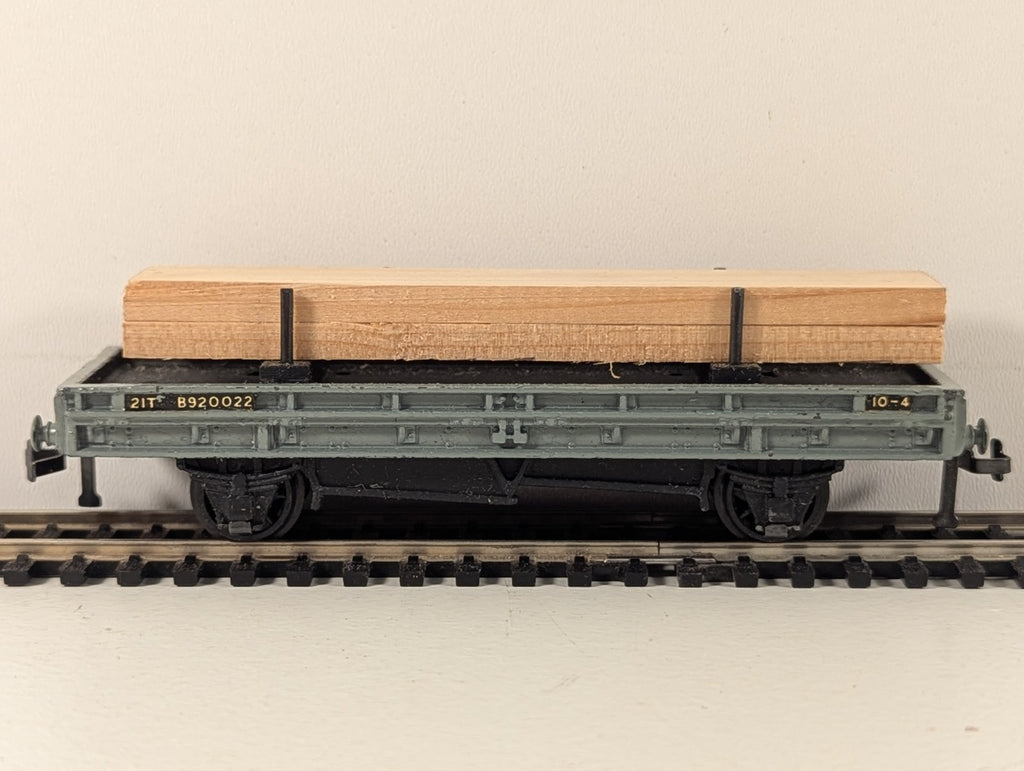 Hornby Dublo 4615 OO Gauge BR Double Bolster Wagon with Timber Load - Wrong Box
