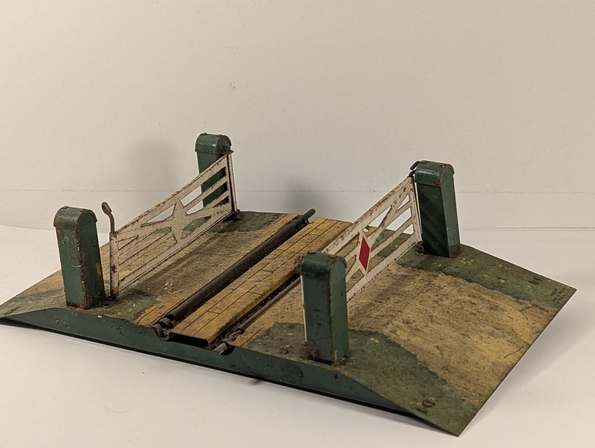 Hornby O Gauge No. 1 Level Crossing Green and Tan