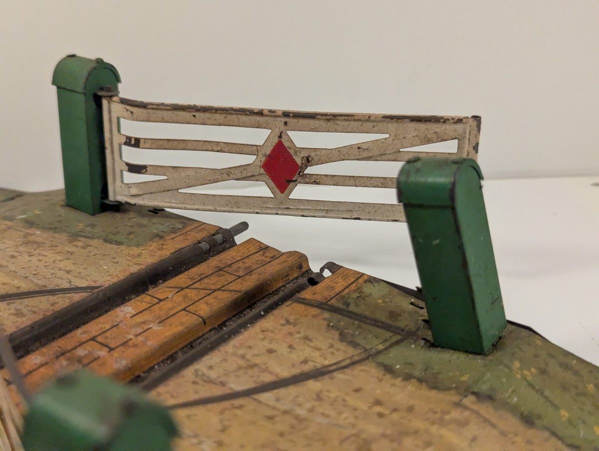 Hornby O Gauge No.1 Level Crossing