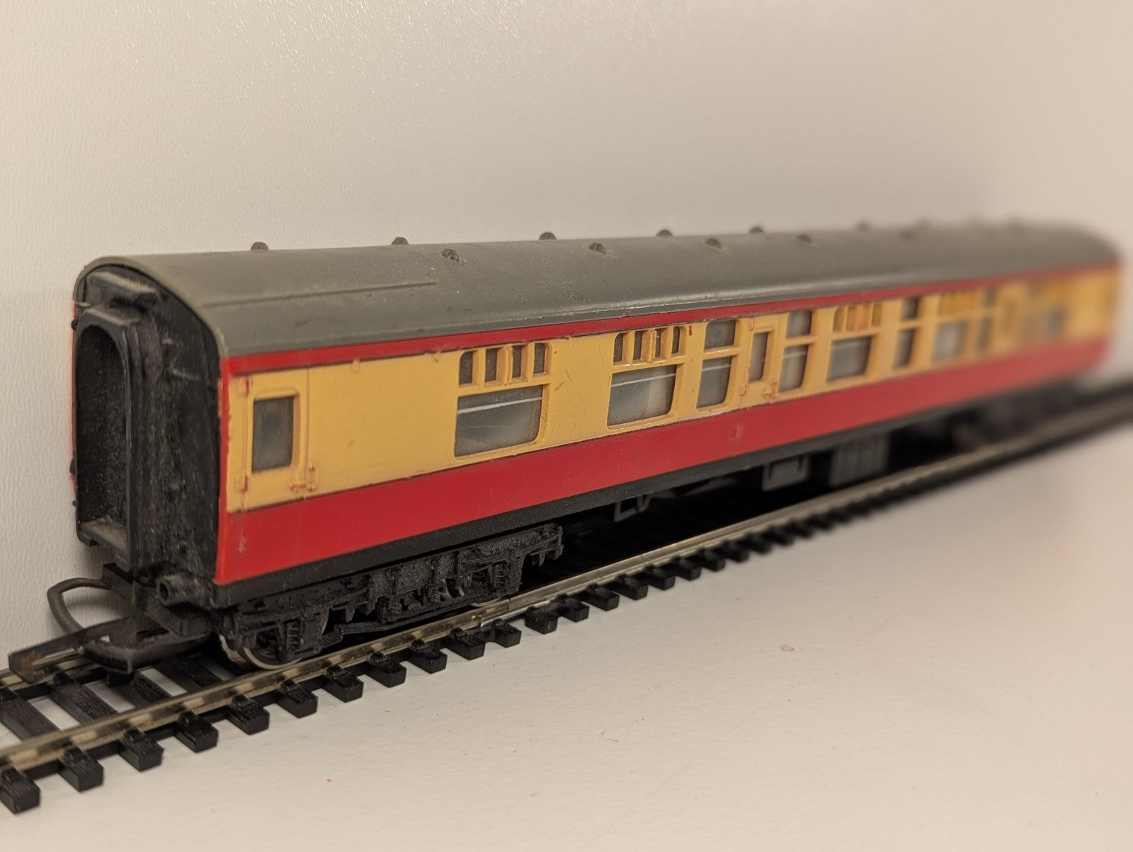 Tri-ang OO Gauge R627 BR Brake Second Coach – 15210
