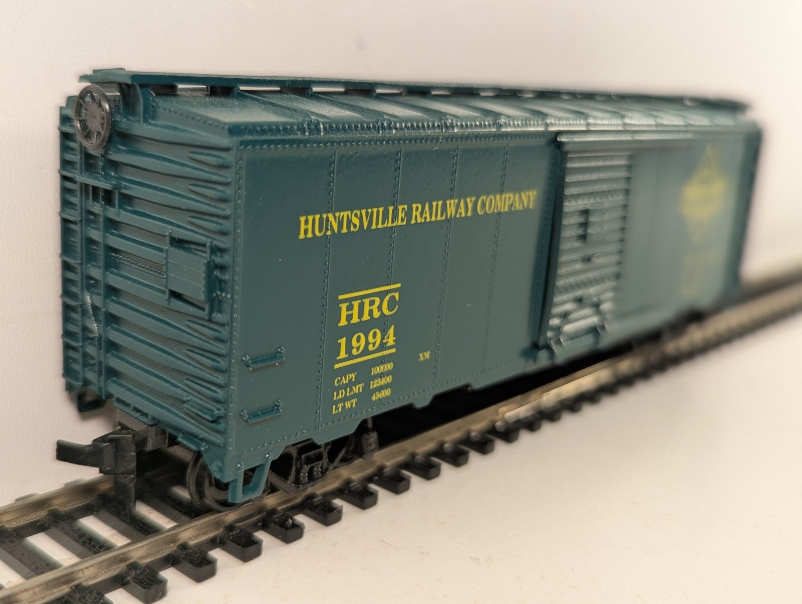 Athearn HO Scale USRA Rebuilt Steel 40' Box Car - Huntsville Railway Company