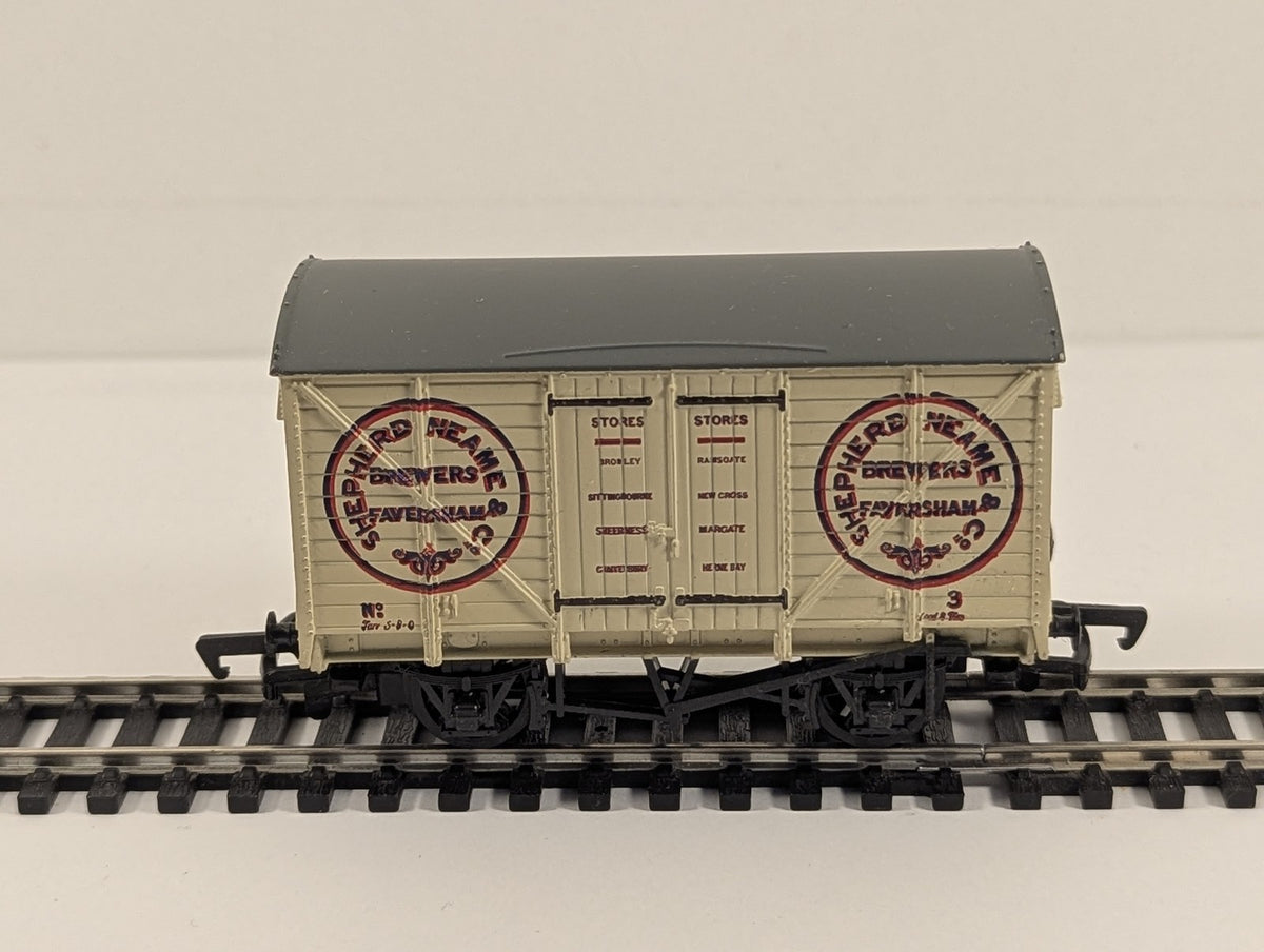 Mainline OO Gauge 12 Ton Ventilated Van Goods Wagon 3 Shepherd Neame 37-133