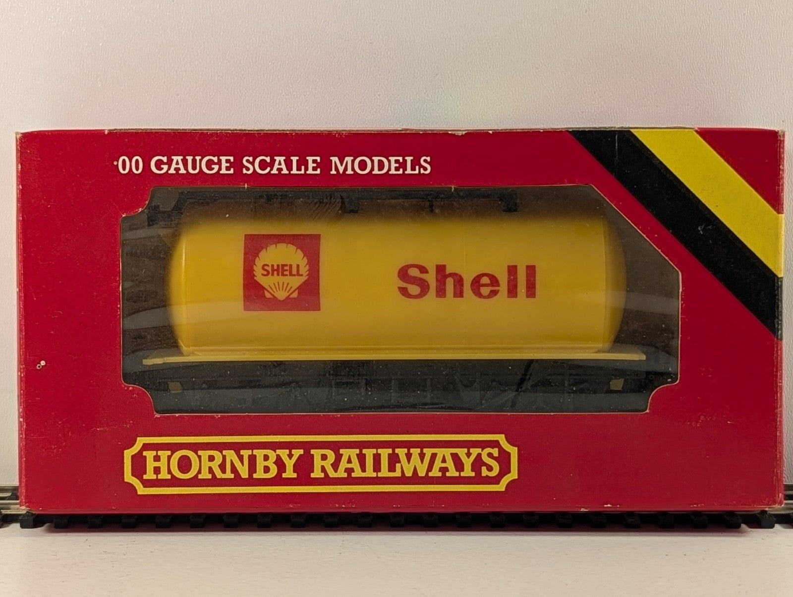 Hornby R227 OO Gauge Yellow Shell Tank Wagon Boxed