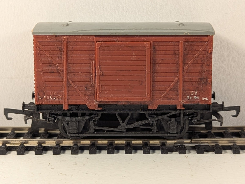 Trix 5001 BR Closed Vent Van Brown