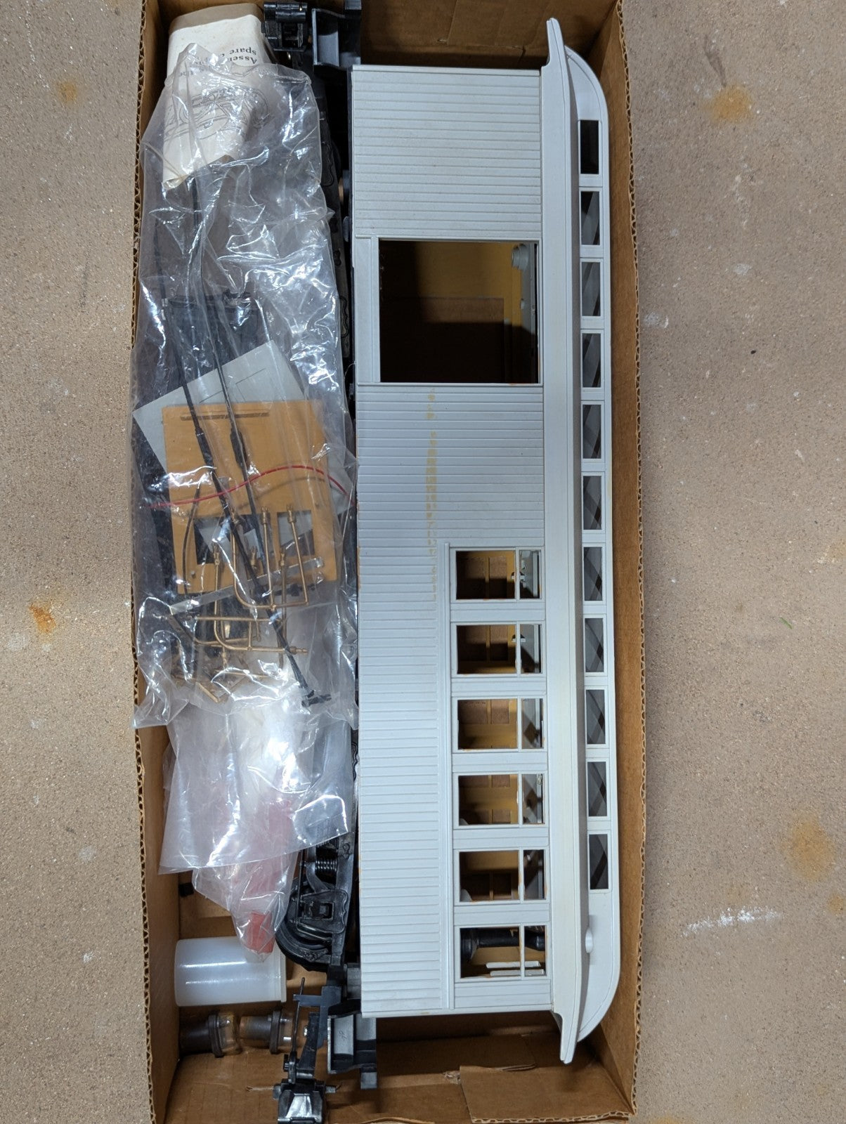 Bachmann Big Haulers 98906 Combine Passenger Car with Interior Lighting