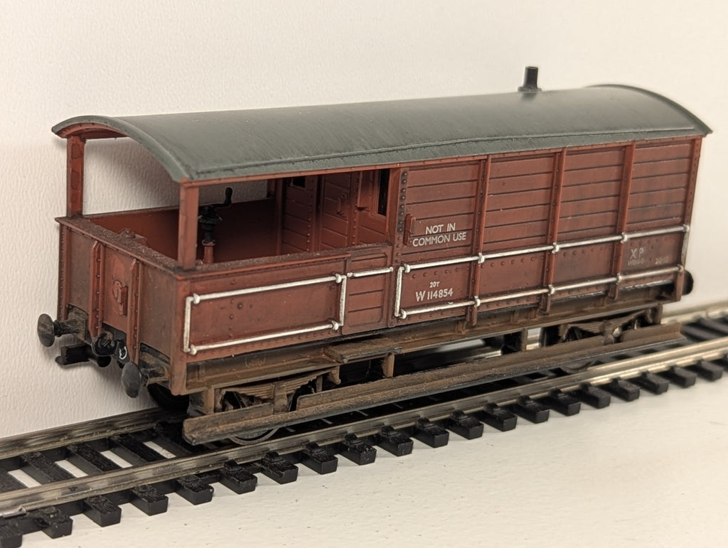 Bachmann Branchline 20 Ton ‘Toad’ Brake Van in BR Bauxite – Weathered