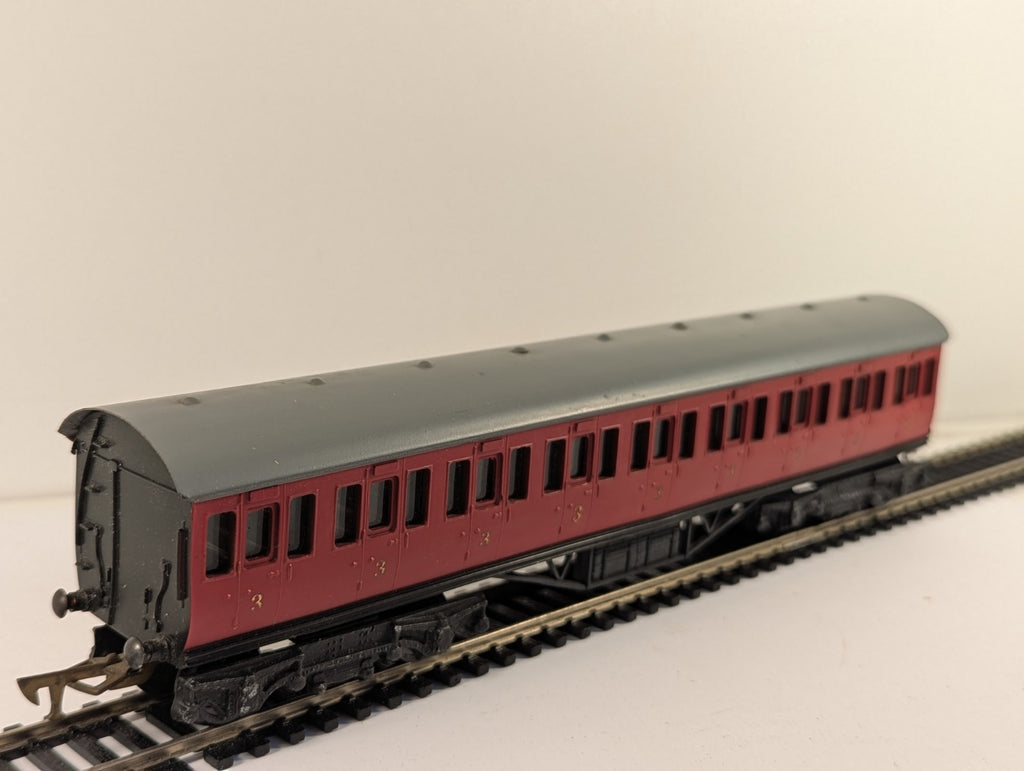Graham Farish OO Gauge Red Freelance Suburban Bogie Coach Boxed