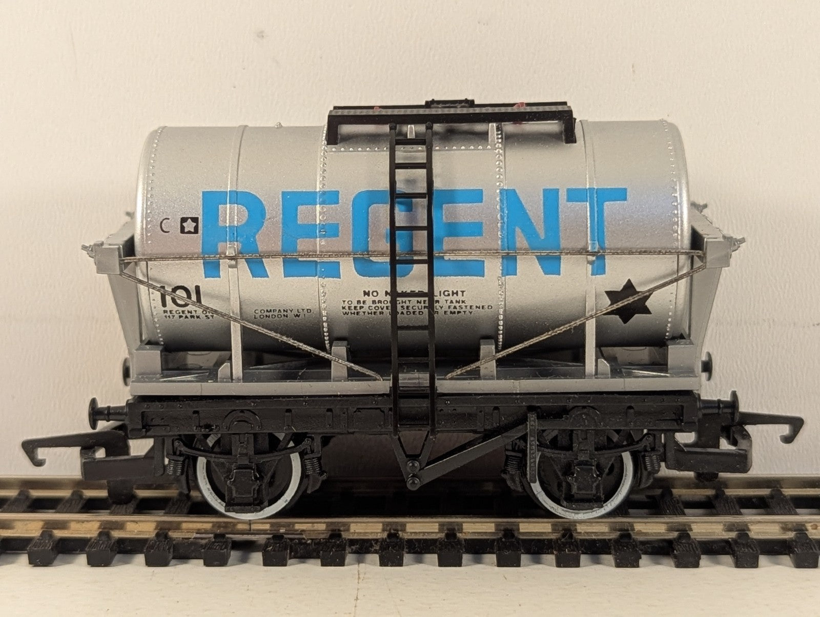 Hornby OO Gauge Regent Tank Wagon Goods Wagon 101 R.025