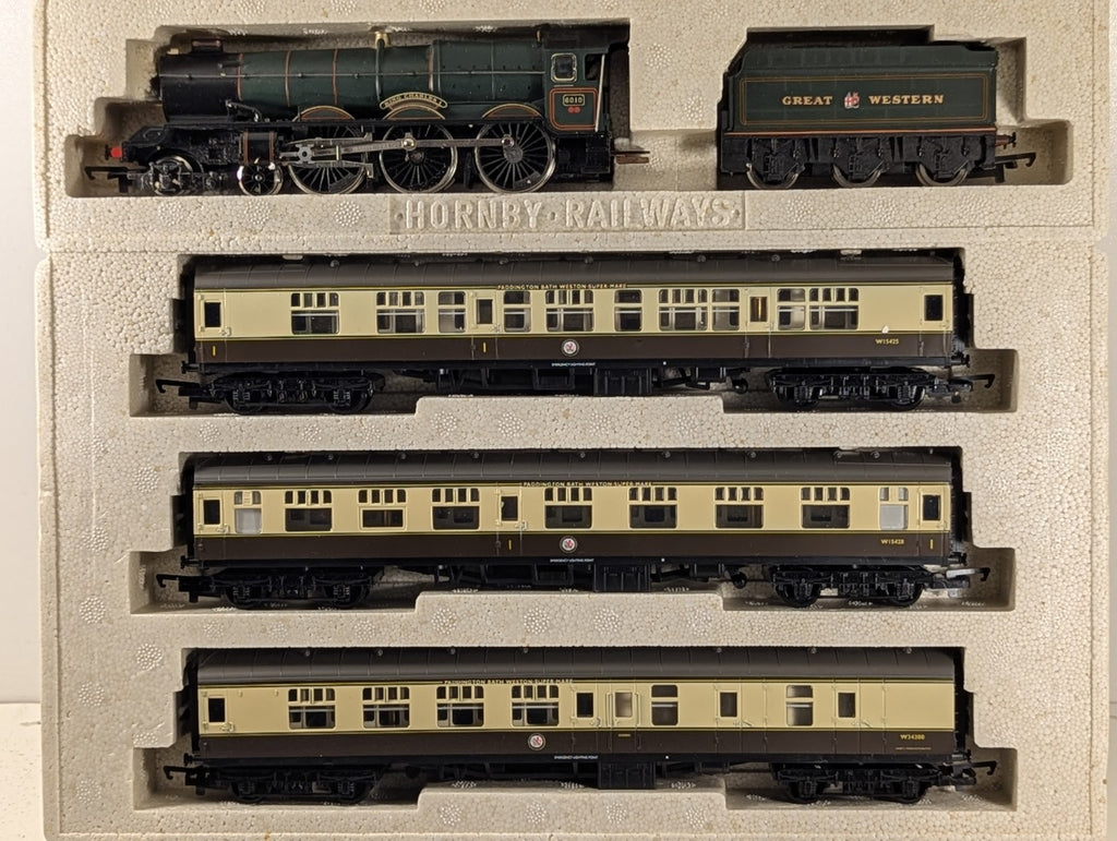 Hornby R2077 OO Gauge The Merchant Venturer Train Pack GWR King Charles I