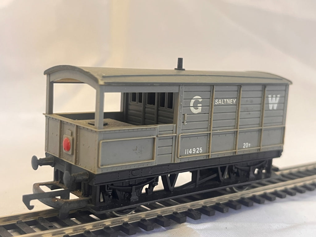 Hornby OO Gauge GWR 20 Ton Toad Brake Van Saltney Grey