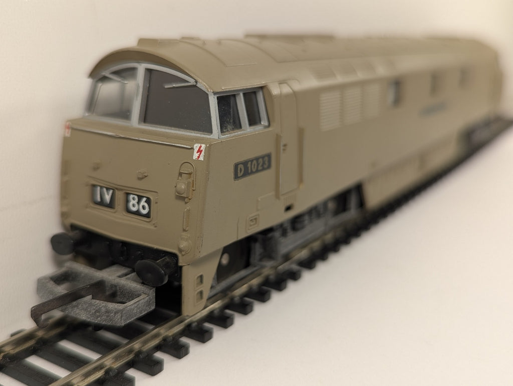 Lima OO Gauge Class 52 Western Enterprise Diesel Locomotive D 1023 Desert Sand
