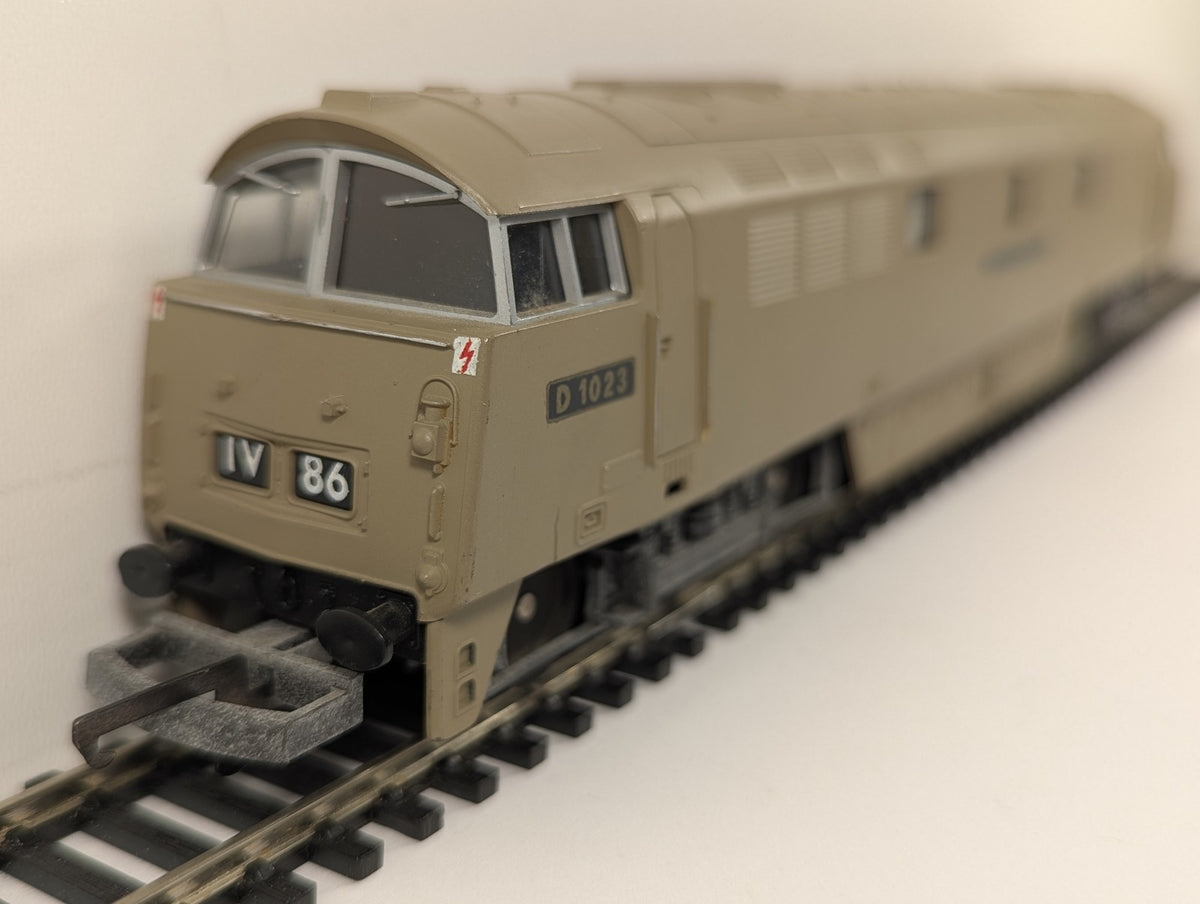 Lima OO Gauge Class 52 Western Enterprise Diesel Locomotive D 1023 Desert Sand