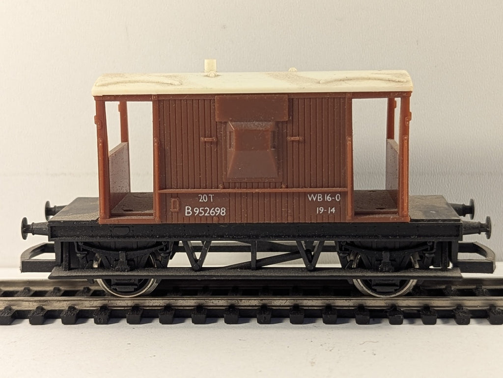 Hornby OO Gauge BR 20 Ton Brake Van B952698 BR Bauxite R16