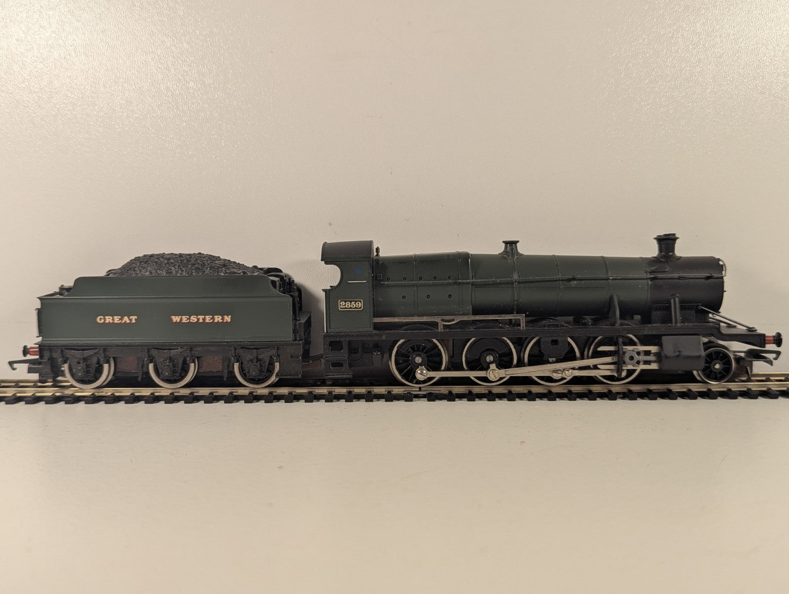 Hornby OO Gauge GWR 2800 Class 2-8-0 Steam Locomotive 2859 GWR Green