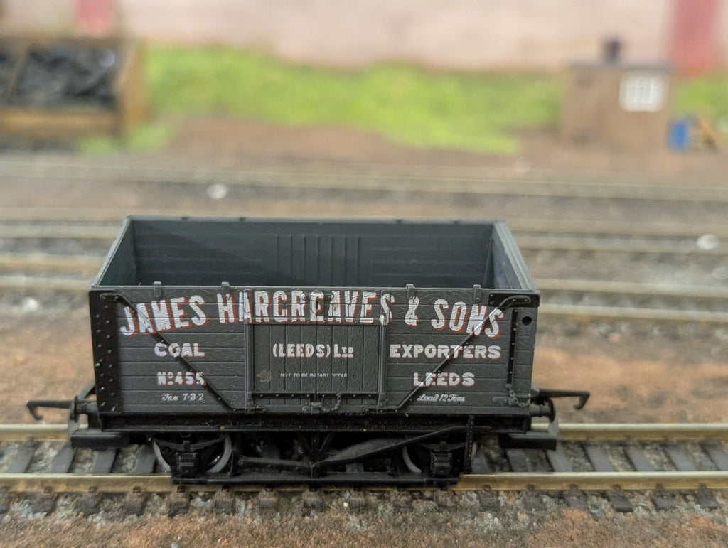 Hornby R032 OO Gauge End Tipping Wagon Hargreaves