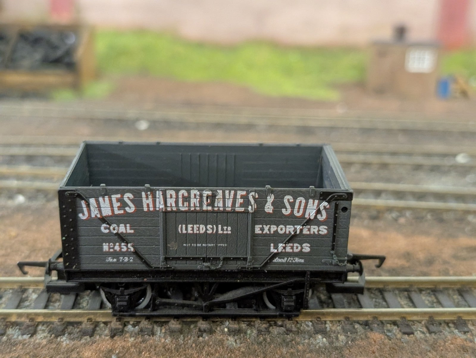 Hornby R032 OO Gauge End Tipping Wagon Hargreaves
